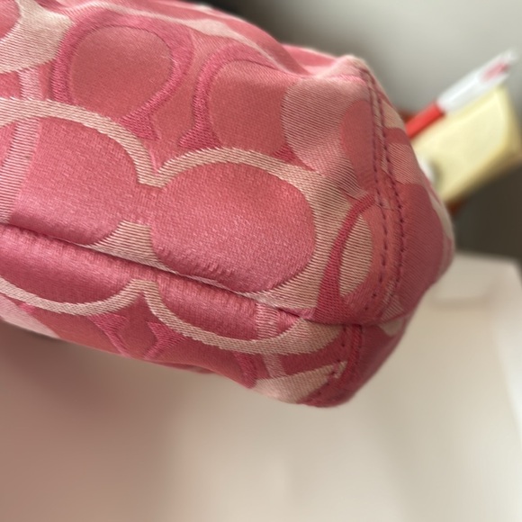 Vintage Coach bag. New with tags. Been in a box for 12 years. Great value - Picture 6 of 7